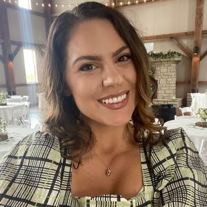 Meet your Posher, Laura